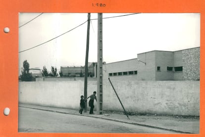 Foto de archivo del colegio Ferrer i Guardia en 1980 cedida por el Ayuntamiento de Fuenlabrada.