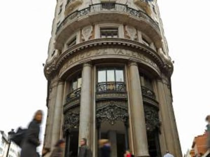 Vista tomada esta mañana de la sede central del Banco de Valencia. EFE/Archivo