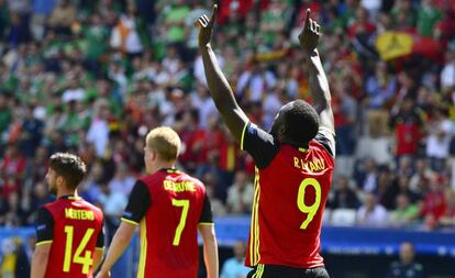Romelu Lukaku celebra un gol de Bélgica.