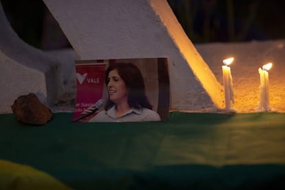 No monumento da cidade de Brumadinho, fotos das vítimas da tragédia agora enfeitam o local, decorando com tristeza a entrada do município. Na imagem a foto de uma mulher que trabalhava na Vale e que foi vitimada pelo desastre com a barragem de rejeitos da mineradora.