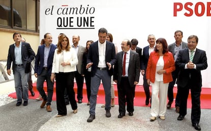Foto de familia antes de la reunión que han celebrado en el marco del Consejo de Política Federal del PSOE
