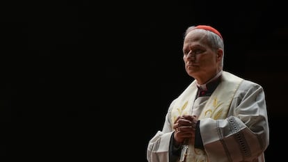 Robert Francis Prevost lidera el rezo del rosario por la recuperación del papa Francisco en el Vaticano, el pasado 3 de marzo.