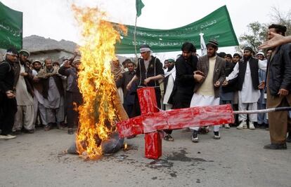 Un grupo de afganos protesta en Jalalabad, el pasado 13 de marzo. 