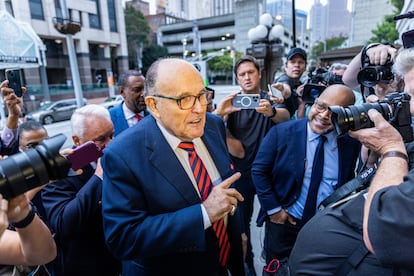 Rudolph Giuliani, exabogado personal de Donald Trump, llegaba este miércoles a la sede del juzgado en Atlanta (Georgia).