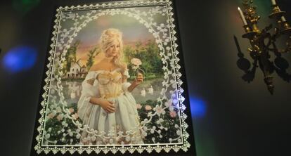 Retrato de Zahia Dehar como Maria Antonieta de los artistas Pierre et Gilles.