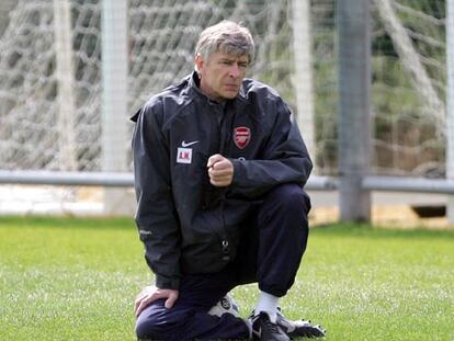 Arsène Wenger, en el campo de entrenamiento.