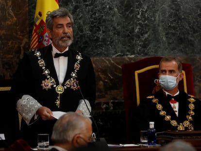 El presidente del Consejo General del Poder Judicial (CGPJ), Carlos Lesmes, interviene en presencia del rey Felipe VI, al inicio del acto de inauguración del año judicial, el pasado 7 de septiembre.