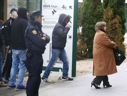 Medidas de seguridad antes de entrar al juicio por Jimmy.