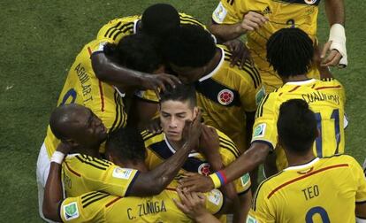 James Rodr&iacute;guez celebra uno de sus goles ante Uruguay.