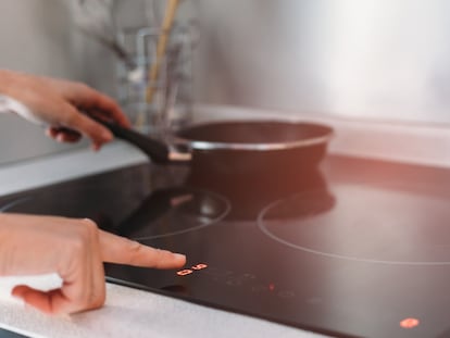 Las placas de inducción son muy fáciles de utilizar y de limpiar. GETTY IMAGES.