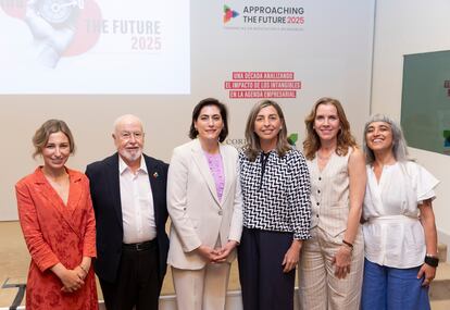 Clara Fontán y Ángel Alloza, de Corporate Excellence; María Luisa Martínez Gistau (CaixaBank); Eva Piera (Mapfre), e Isabel López Triana y Claudina Caramuti, de Canvas Estrategias Sostenibles, en la presentación del informe.