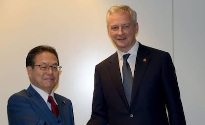 El ministro japonés de Economía, Hiroshige Seko, y su par francés, Bruno Le Maire, la semana pasada en París  