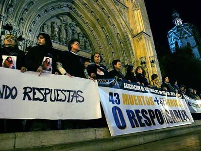 Concentración de familiares y víctimas del accidente de metro de Valencia