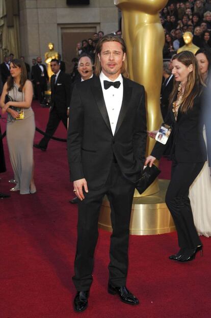 El actor Brad Pitt, vestido de Tom Ford, a su llegada a la entrega de premios en 2012. Ese año estaba nominado a mejor actor por 'Moneyball'. El ganador fue el francés Jean Dujardin por 'The Artist'.