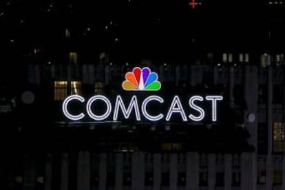 Logotipos de Comcast y NBC, una de sus marcas, en Nueva York.