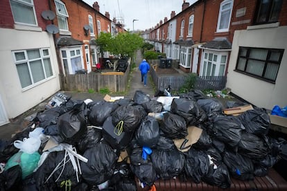 Una calle llena de basura en Birmingham, el 15 de abril.