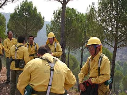 Uno de los retenes de la Junta, en el incendio de Berrocal en 2004.