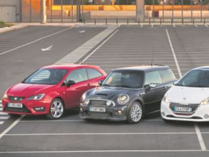 De izquierda a derecha, Seat Ibiza Cupra, Mini Cooper S, Peugeot 208 GTi y Renault Clio RS. 