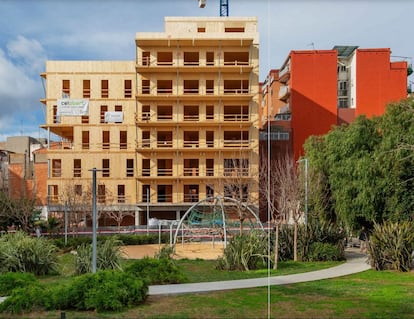 Edificio de viviendas de ocho plantas de madera (el más alto de España) que construye la cooperativa Celobert en Barcelona.