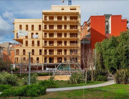 Edificio de viviendas de ocho plantas de madera (el más alto de España) que construye la cooperativa Celobert en Barcelona.