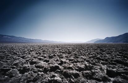 Vista del Devil's Golf Course, en el parque nacional de Death Valley, en California (EE UU), un extraño terreno de cristales de sal que recuerda al paisaje lunar.