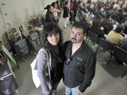 Carmen Monsalve y Sergio Martín, pareja de Torrejón de Ardoz (Madrid), tres hijas y en paro.