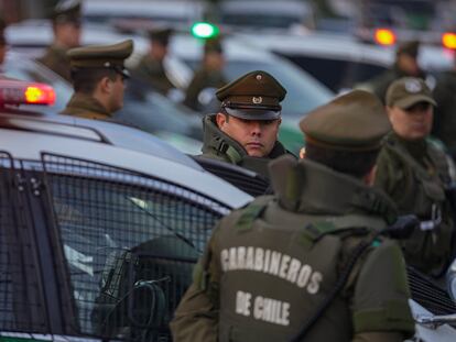 Carabineros en el lanzamiento del programa Calles sin violencia, en Santiago (Chile), el 24 de abril.