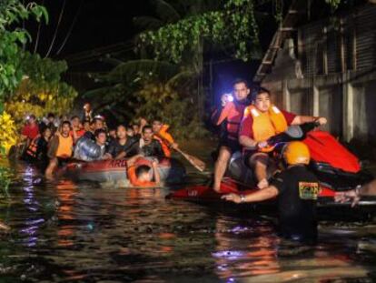 Las lluvias han provocado inundaciones y desmoronamientos de tierras que han arrasado la isla de Mindanao