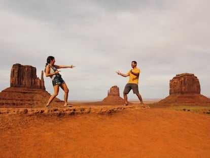 &#039;De vaqueros&#039; en Monument Valley (Utah, Estados Unidos). 