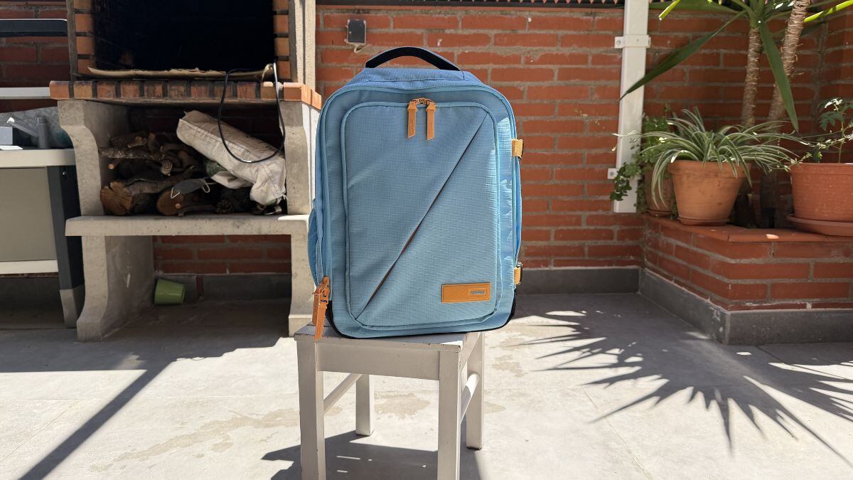 This model has many compartments to be able to find any object quickly.