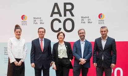 Lucía Casani, directora de La Casa Encendida; Eduardo López-Puertas, director general de Ifema; Maribel López, directora de Arco; Pedro Maisterra, miembro del comité organizador, y Cristóbal Sánchez Blesa, director general de la Fundación Montemadrid.