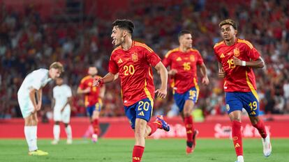 Pedri marca su primer gol con la selección ante Irlanda del Norte en Mallorca.