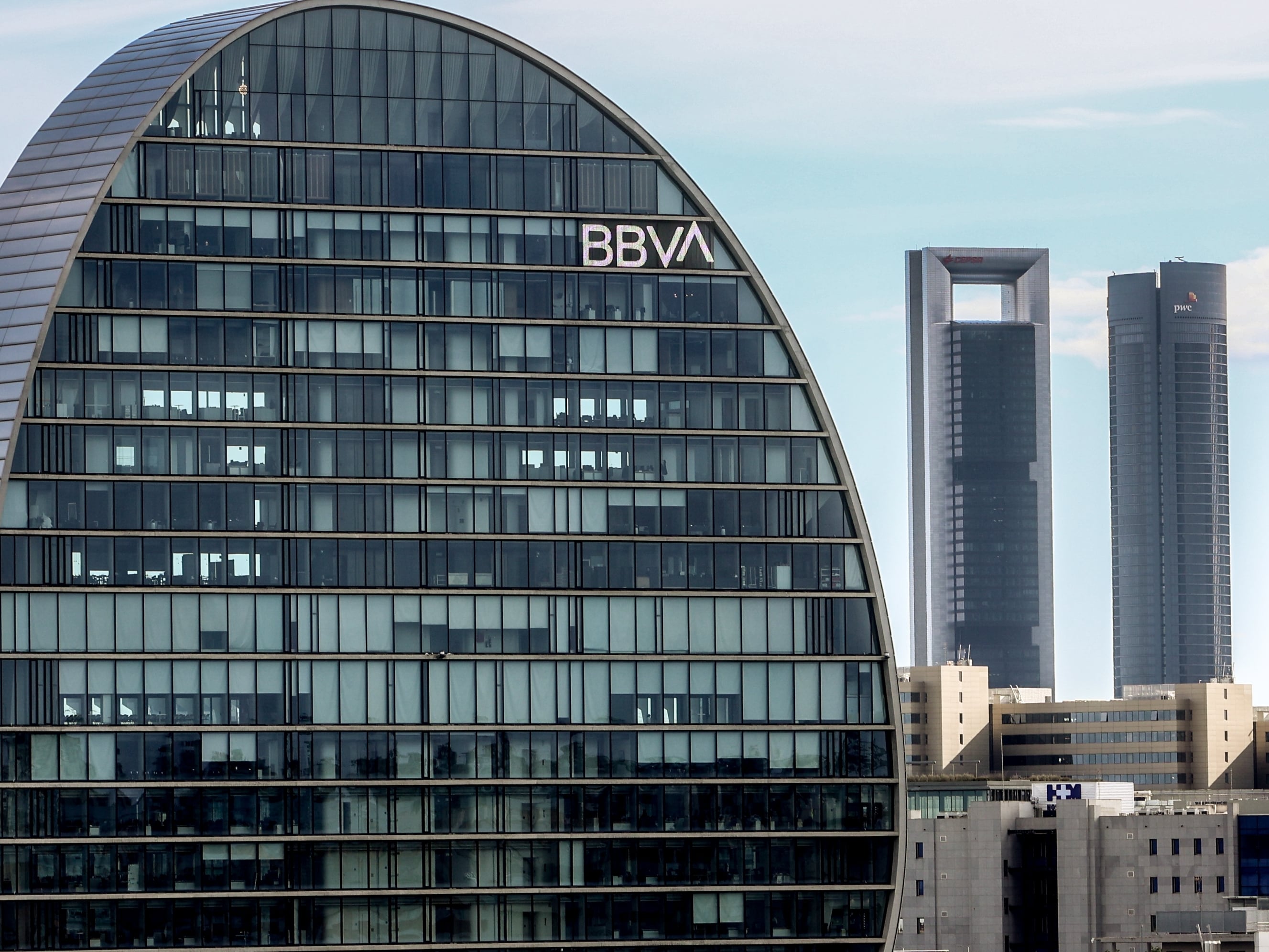 BBVA reta a Santander y apuesta por Brasil con el lanzamiento de su banco de inversión