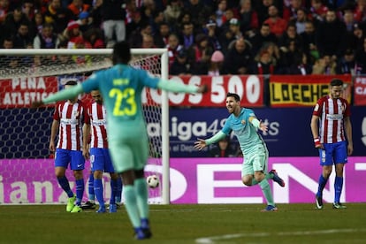 Messi celebra su gol al Atlétic.