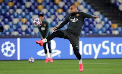 Arturo Vidal, en el estadio San Paolo. 