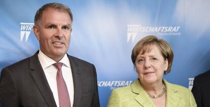 El presidente y CEO de Lufthansa, Carsten Spohr, y la canciller alemana, Angela Merkel, en 2017.