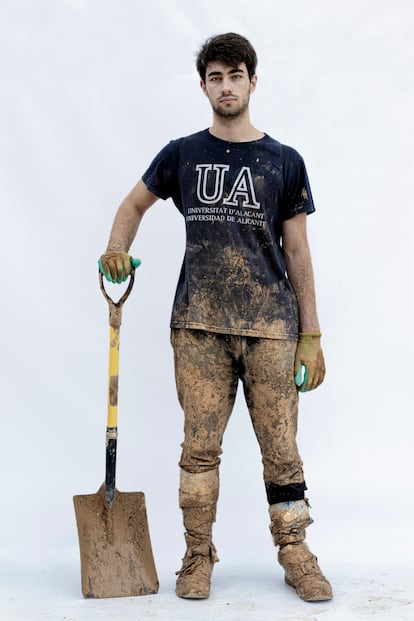 Darío Satorres, 19 años (Burjassot, Valencia), estudiante de Física.  Fue voluntario en Paiporta.