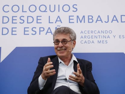 El empresario Hugo Sigman en el coloquio celebrado en la embajada de Espa&ntilde;a en Buenos Aires.