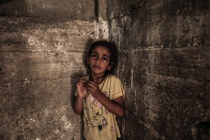 Una niña llora durante el funeral de Sabri Ahmed Abu Khader, de 24 años, en Gaza. 