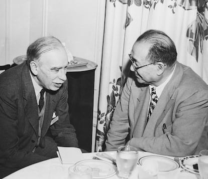 John Maynard Keynes y el Dr. H. H. Kung, ministro de finanzas de China, en Bretton Woods, en 1944.