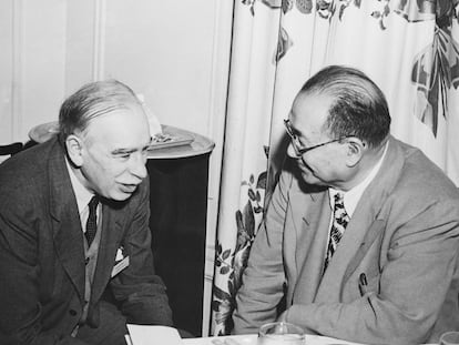 John Maynard Keynes y el Dr. H. H. Kung, ministro de finanzas de China, en Bretton Woods, en 1944.