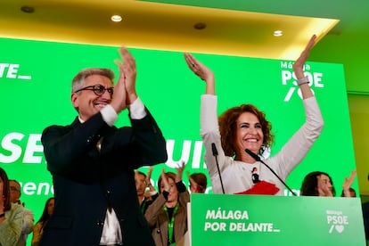 Josele Aguilar, nuevo secretario general del PSOE de Málaga, y María Jesús Montero el 30 de marzo en el congreso provincial.