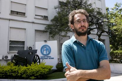 Andr&eacute;s Cappa, economista despedido de la empresa estatal Fabricaciones Militares.