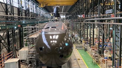 El submarino S-81 'Isaac Peral' en el astillero público Navantia en Cartagena (Murcia).