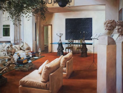 'American Collection Painting 28' (2018), de Brian Rideout, presenta el trabajo de Cy Twombly (al fondo) —en 2015 se vendió una obra casi idéntica (si no la misma) del autor en una subasta por 70 millones de euros— y la escultura de Giulio Paolini (a la derecha). |