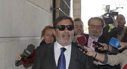 El ex director general de los ERE, Javier Guerrero, en los juzgados sevillanos.
