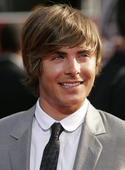 El cantante y actor de <i>High School Musical</i>, Zac Efron, también ha posado sonriente a la entrada de la ceremonia