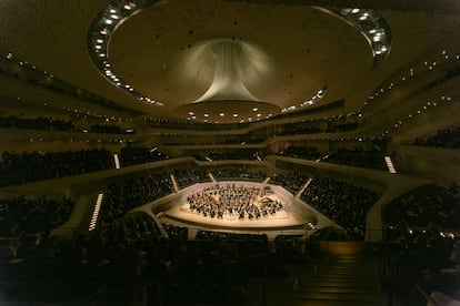 Aspecto que presentaba la Elbphilharmonie en el concierto conmemorativo de su quinto aniversario.