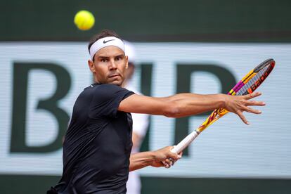 Nadal, durante un entrenamiento en la Chatrier.