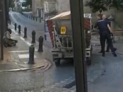 Un policía reduce a tiros a un hombre que había robado la pistola de su compañero en el centro de Granada